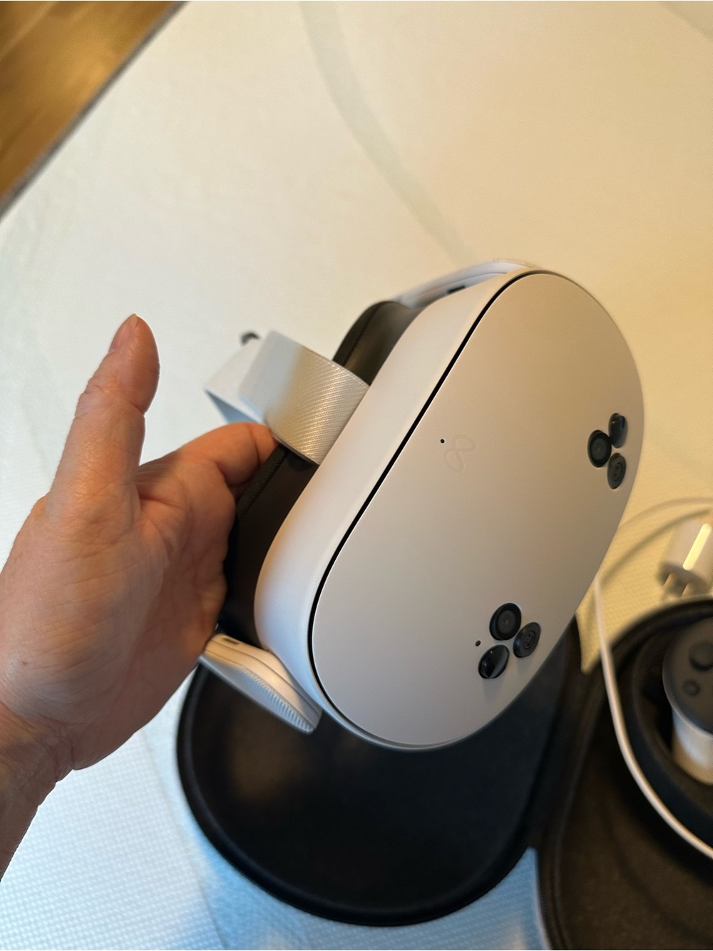 Meta Quest 3 White VR Headset - Immersive Mixed Reality